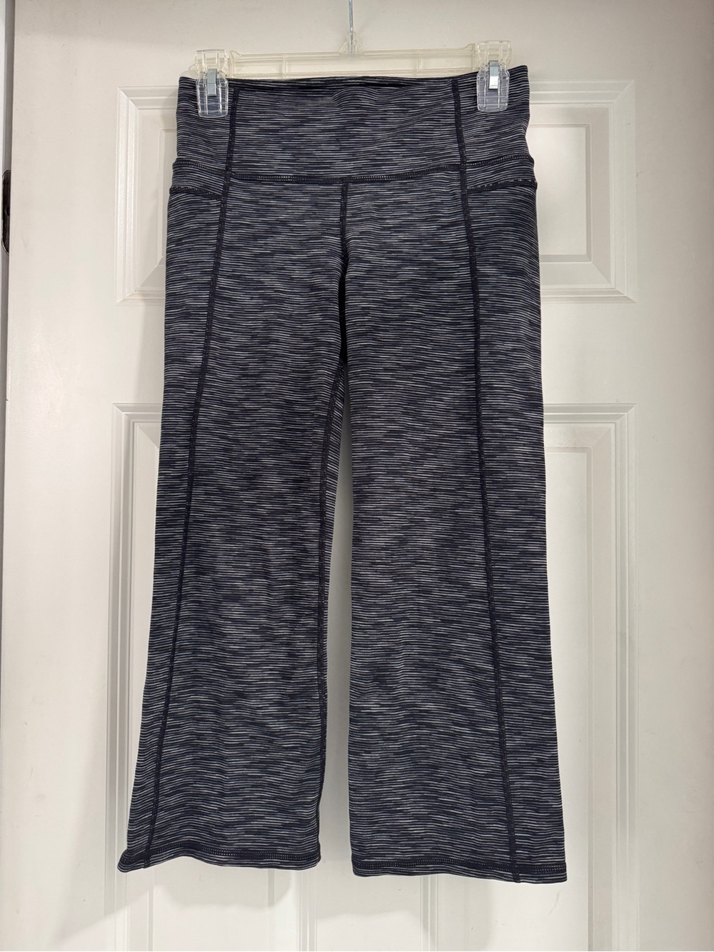 Athleta Women’s Heathered Black Gray Flare Legging Capris
